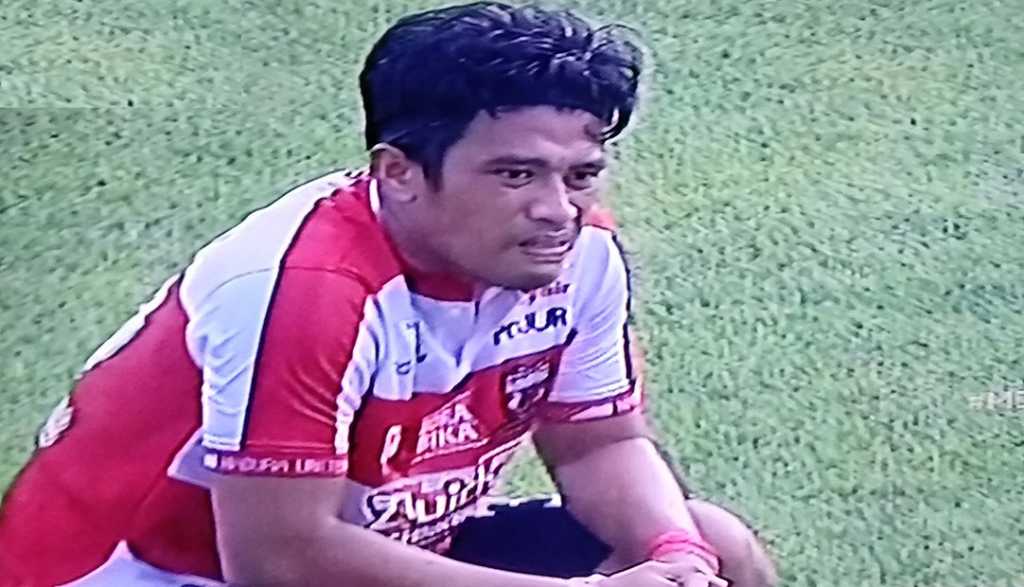 Madura United Vs Arema FC - Ekspresi Benny Wahyudi setelah menjatuhkan pemain Arema FC