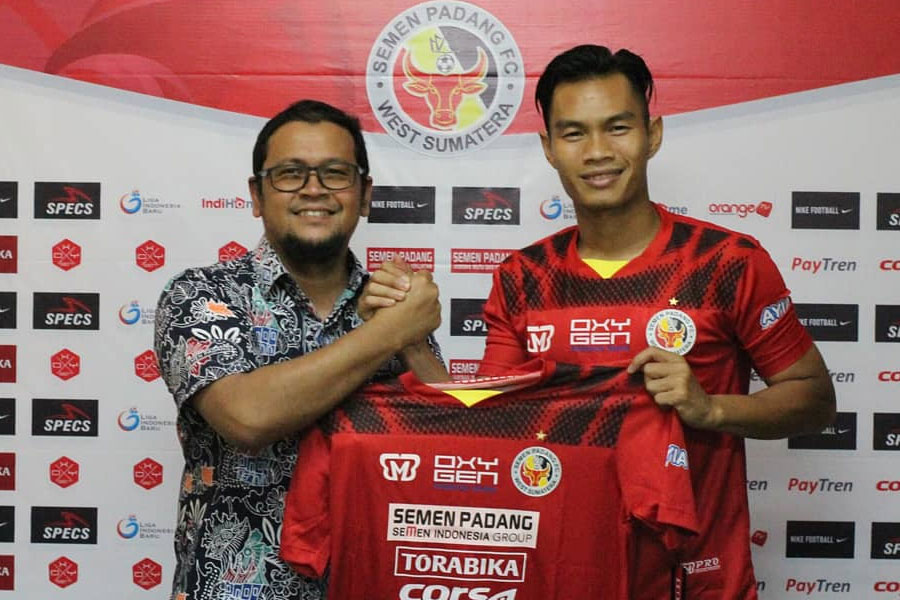 Juan Revi bergabung Semen Padang