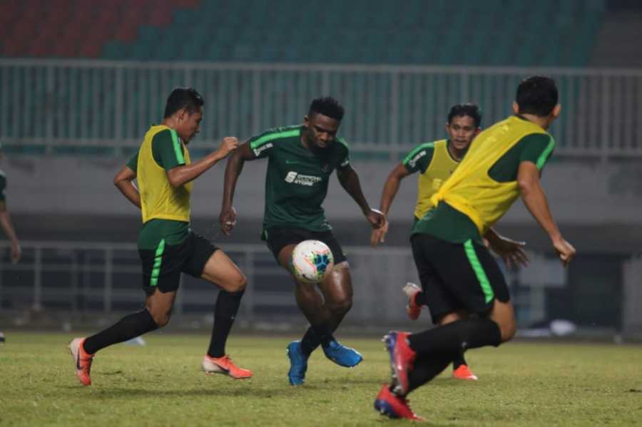 Foto Evan Dimas, Osas Saha Latihan di Timnas Indonesia