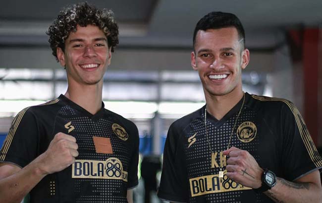 Foto Pedro Bartolli dan Hugo Grillo, pemain Arema FC