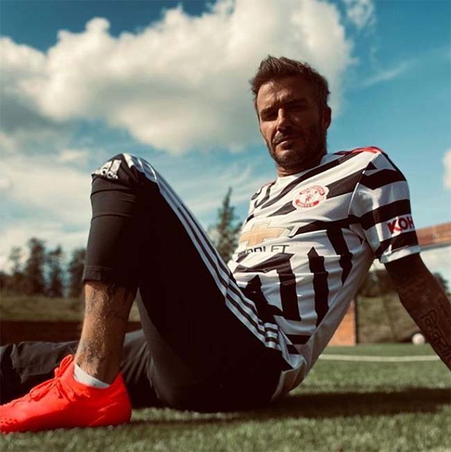 Foto David Beckham Mengenakan Jersey Ketiga MU