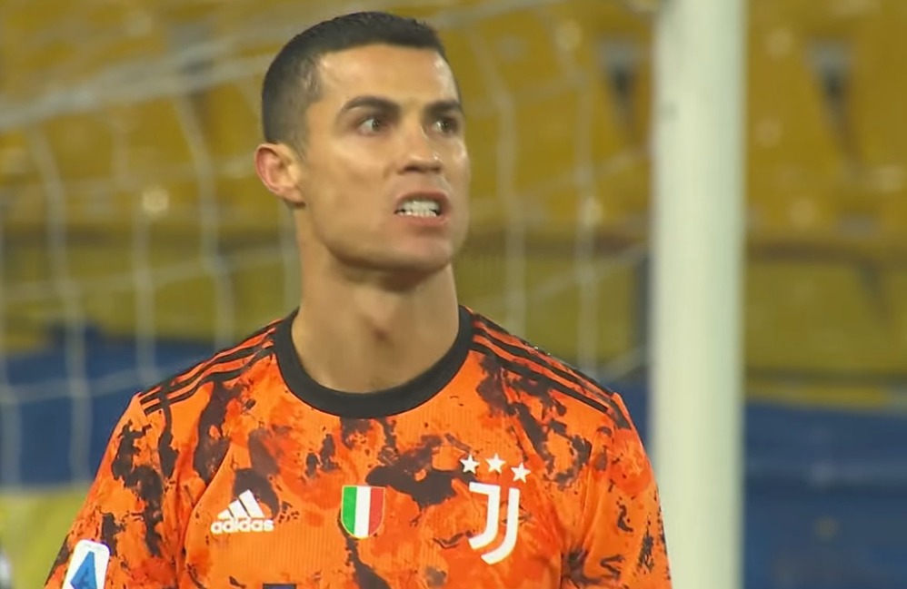 Ekspresi Cristiano Ronaldo Saat Gagal Cetak Gol Ke Gawang Parma di Pertandingan Parma Vs Juventus
