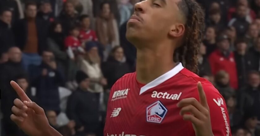 Berita Transfer MU: Leny Yoro Resmi Berseragam Manchester United