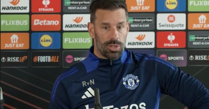 Jelang Laga MU Vs PAOK: Ruud Van Nistelrooy Berikan Kabar Gembira Terkait Skuad Manchester United