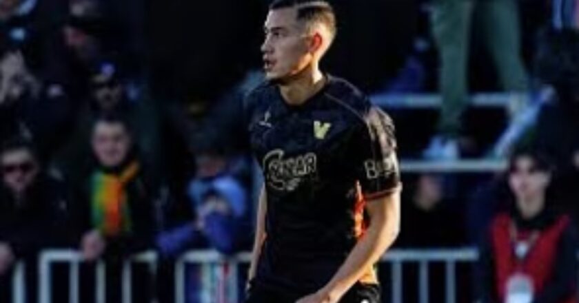 Jay Idzes Perlihatkan Ketangguhan di Lini Pertahanan Venezia Saat Tahan Imbang Lazio 0-0