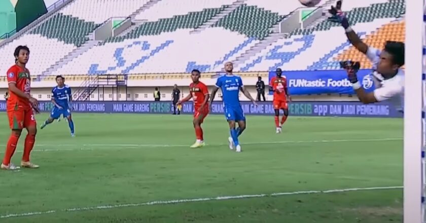 Preview dan Prediksi Skor Persebaya vs Persib: Duel Sengit Puncak Klasemen Liga 1 di Gelora Bung Tomo