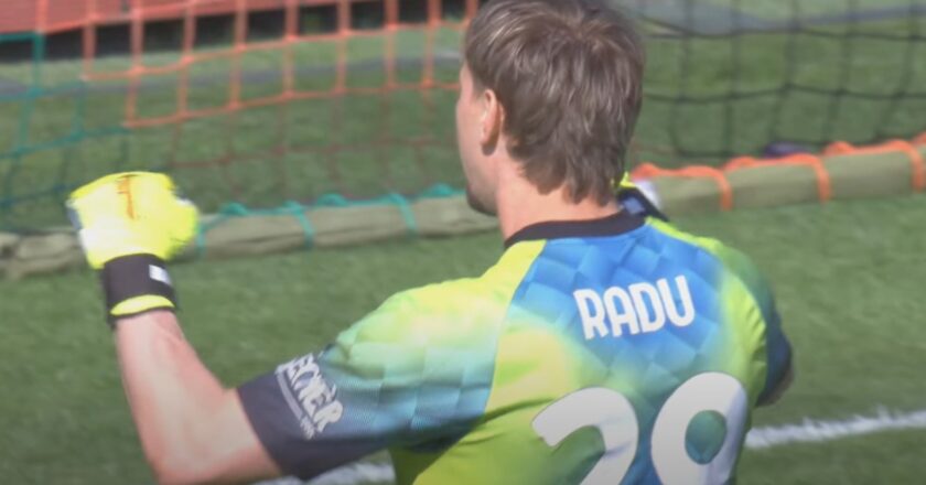 Hasil Pertandingan Napoli vs Venezia: Radu Gagalkan Kemenangan Napoli