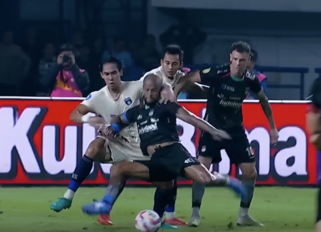 Preview Pertandingan dan Prediksi Skor Persita vs Persib: Misi Selamatkan Musim Hadapi Sang Juara!