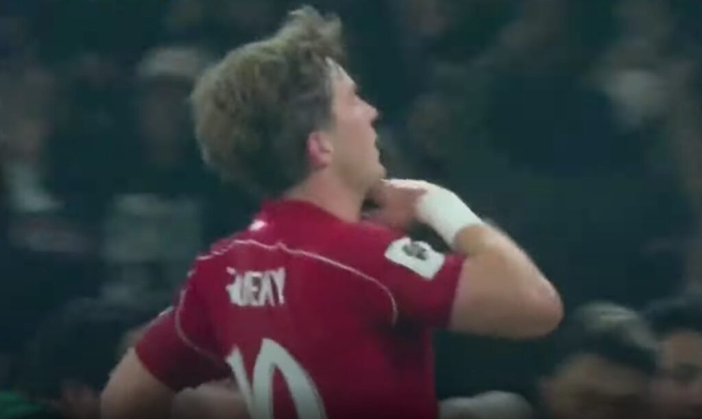 Arti Selebrasi Ole Romeney: Keep Your Head Up