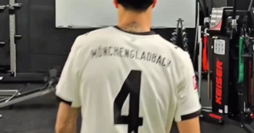 Nomor Punggung Kevin Diks di Monchengladbach: 4