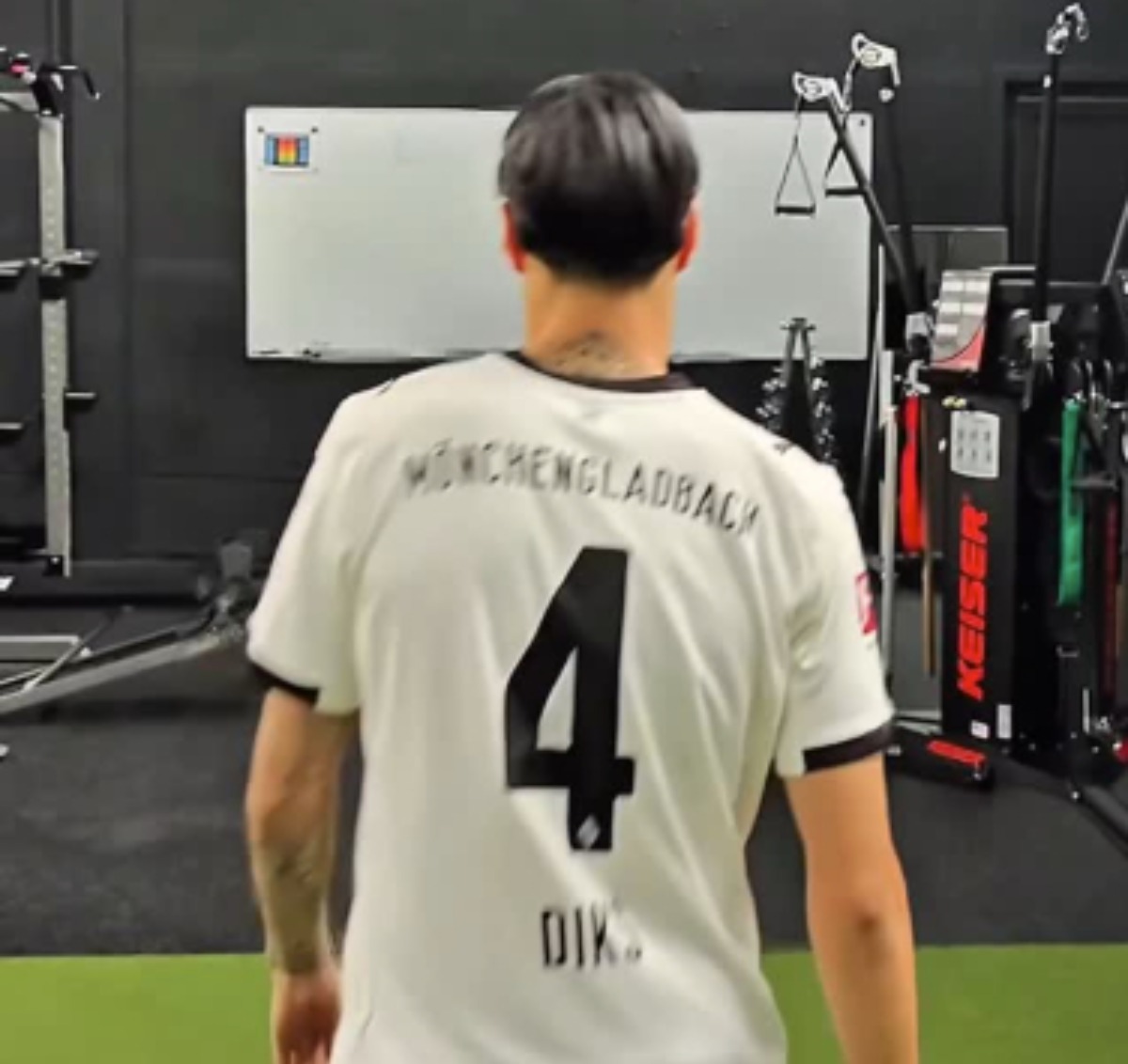 Nomor Punggung Kevin Diks di Monchengladbach: 4