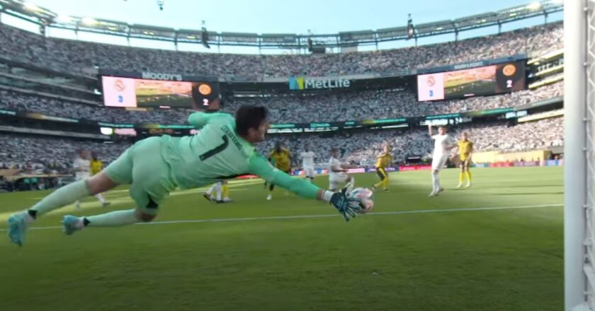 Super Save Thibaut Courtois Di Menit Akhir Pertandingan Jaga Hasil Real Madrid vs Borussia Dortmund 3-2