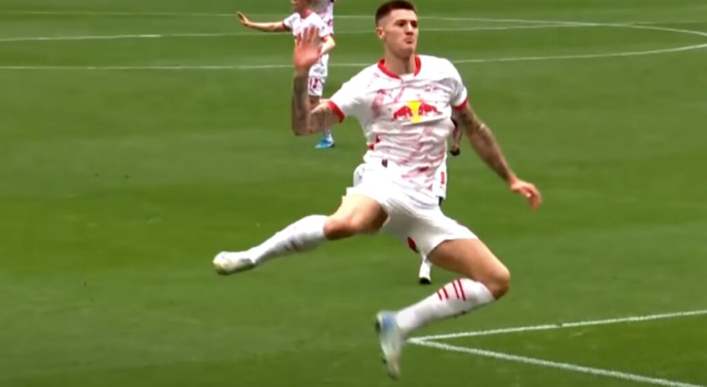 Benjamin Sesko Resmi Gabung MU! Statistiknya Bikin Lawan Ketar-Ketir