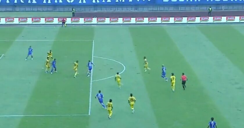 Hasil Persib vs Semen Padang, Skor 2 – 0: Gol Uillian dan Febri Bikin GBLA Bergemuruh