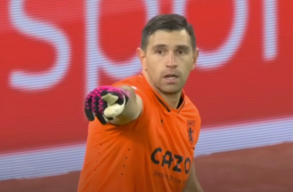 Manchester United Capai Kesepakatan Personal dengan Emiliano Martínez, Dekat ke Old Trafford?