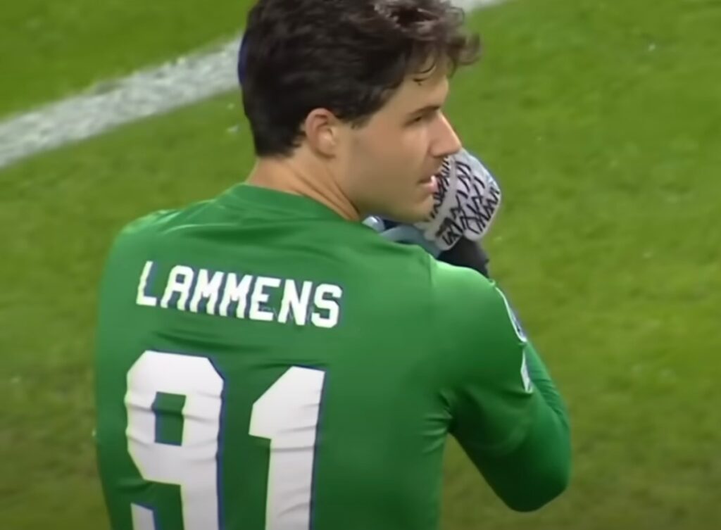 Manchester United Dekat Gaet Kiper Royal Antwerp Senne Lammens, Masa Depan Bayindir di Ujung Tanduk!