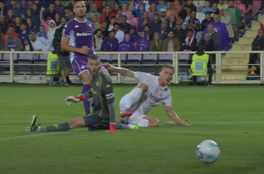Debut Sensasional! Rasmus Hojlund Cetak Gol dan Bawa Napoli Bekuk Fiorentina 3-1