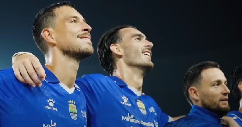 Prediksi Persita Tangerang vs Persib Bandung Malam Ini: Duel Formasi 4-4-2 vs 3-4-3