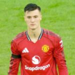 Dimitar Berbatov Tegur Benjamin Šeško: “Lebih Galak dan Tuntut Bola Kalau Mau Jadi Striker Hebat di Manchester United!