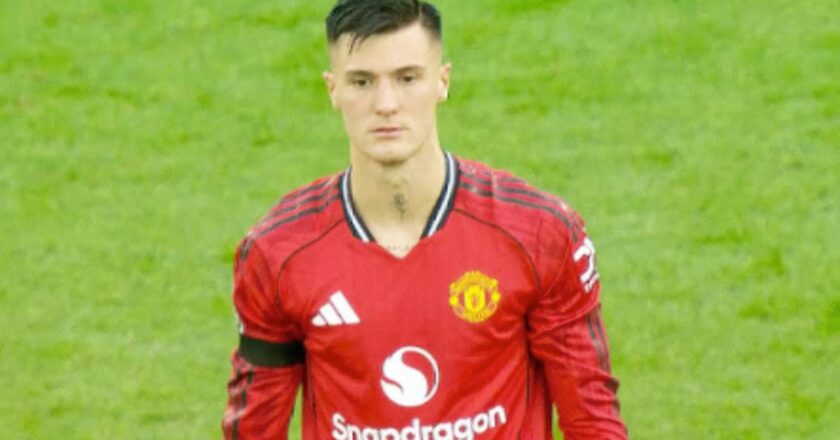 Dimitar Berbatov Tegur Benjamin Šeško: “Lebih Galak dan Tuntut Bola Kalau Mau Jadi Striker Hebat di Manchester United!