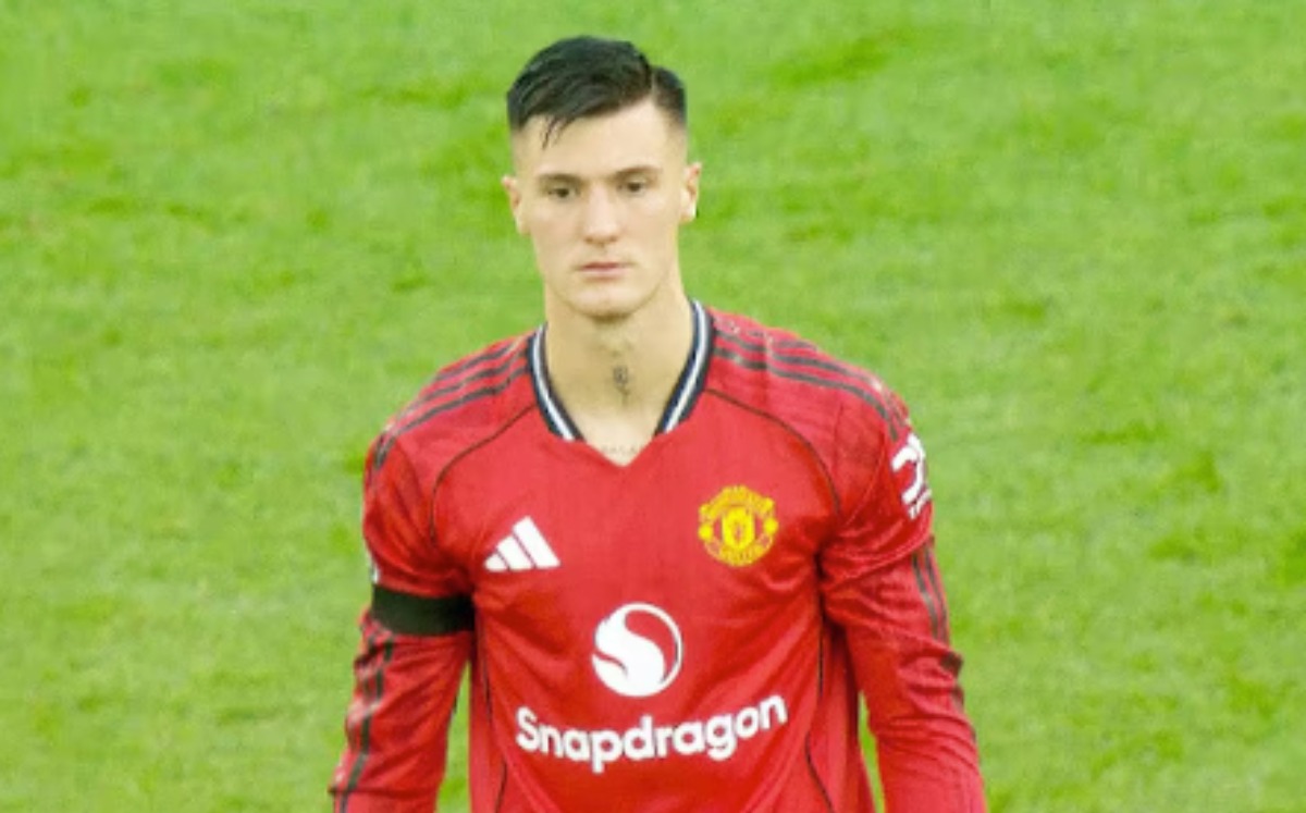 Dimitar Berbatov Tegur Benjamin Šeško: “Lebih Galak dan Tuntut Bola Kalau Mau Jadi Striker Hebat di Manchester United!