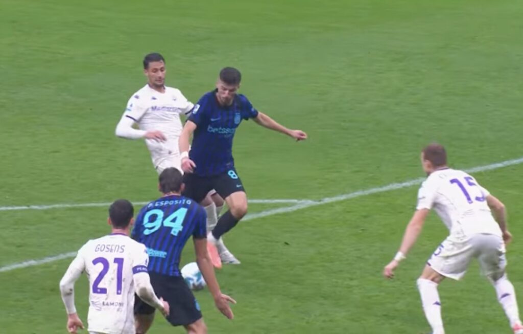 Hasil Liga Italia Inter Milan vs Fiorentina: Inter Milan Ganas di San Siro, Hakan Çalhanoğlu Dua Gol, Fiorentina Dibantai 3-0 di Serie A