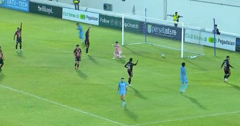 Hasil Persela vs Persipura: Comeback Dramatis! Persipura Jayapura Balikkan Keadaan, Kalahkan Persela 2-1 di Stadion Surajaya