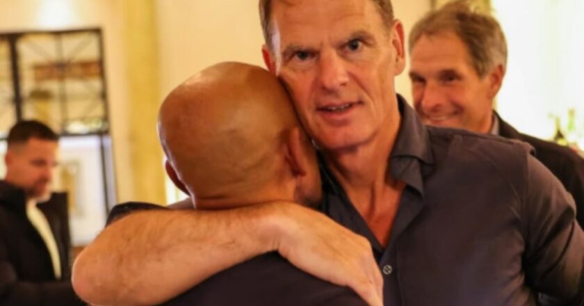 Simon Tahamata Beri Kode Frank de Boer Jadi Pelatih Baru Timnas Indonesia? Hubungannya dengan Erick Thohir Bikin Heboh!